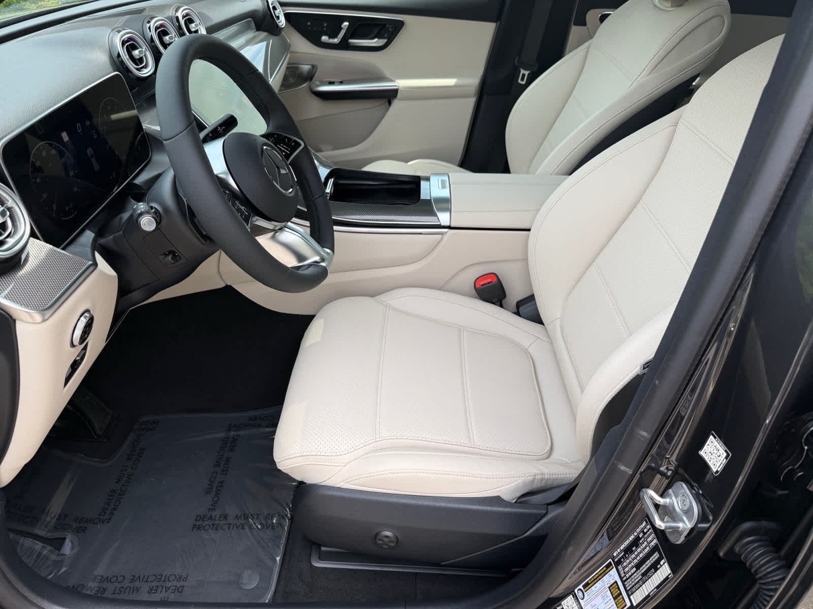 New 2026 Graphite Grey Metallic Mercedes-Benz GLC 300 image 10