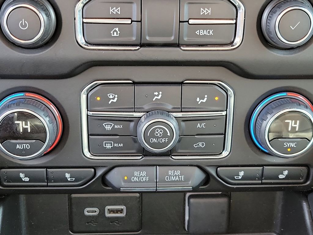 2024 Chevrolet Suburban LT - Photo 32