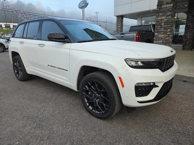Used 2025 Bright White Clearcoat Jeep Summit image 2