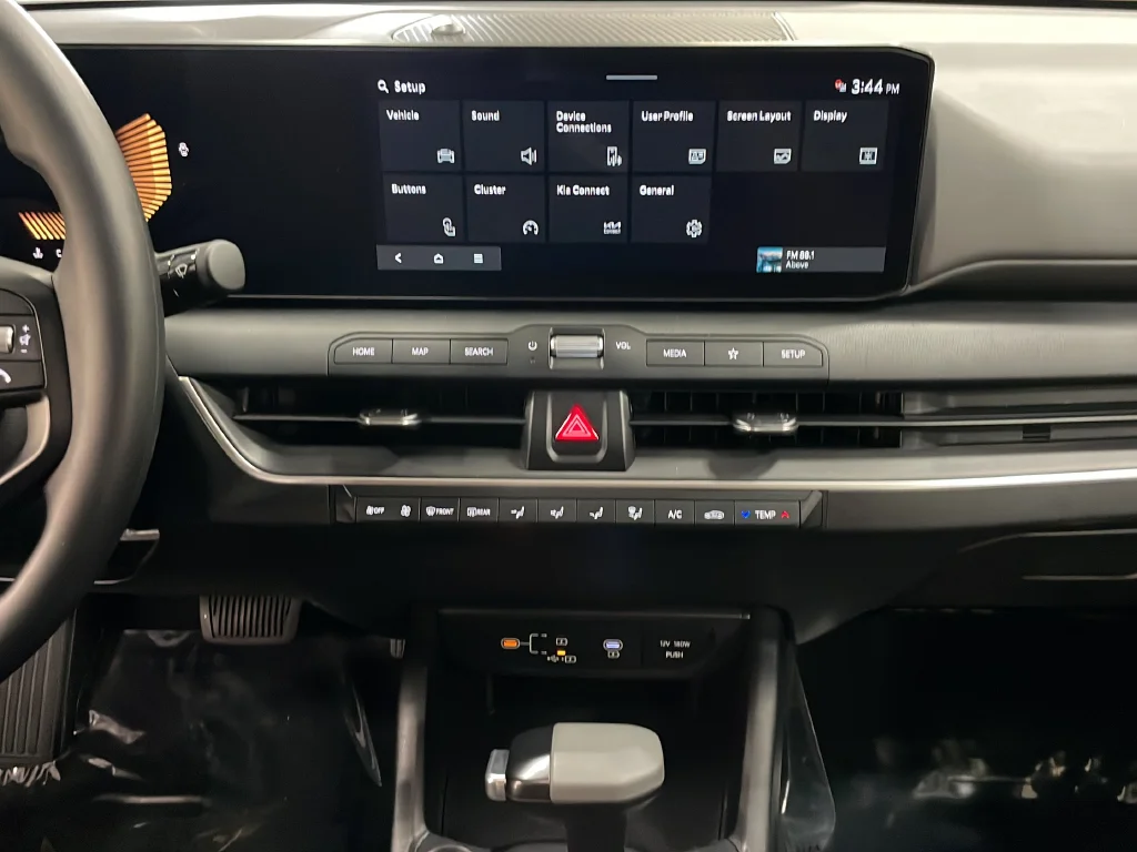 Used 2025 White Kia LXS image 20