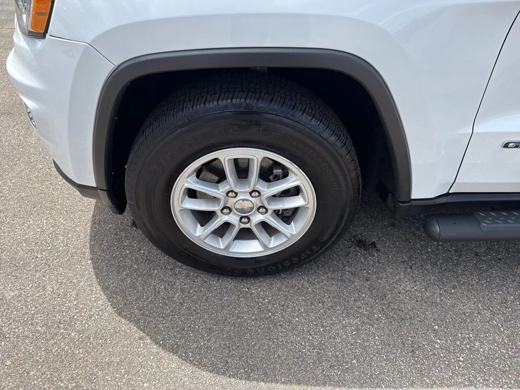 Used 2020 Bright White Clearcoat Jeep Laredo image 12