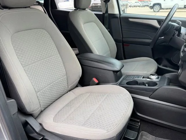 Used 2022 Silver Ford SE image 25