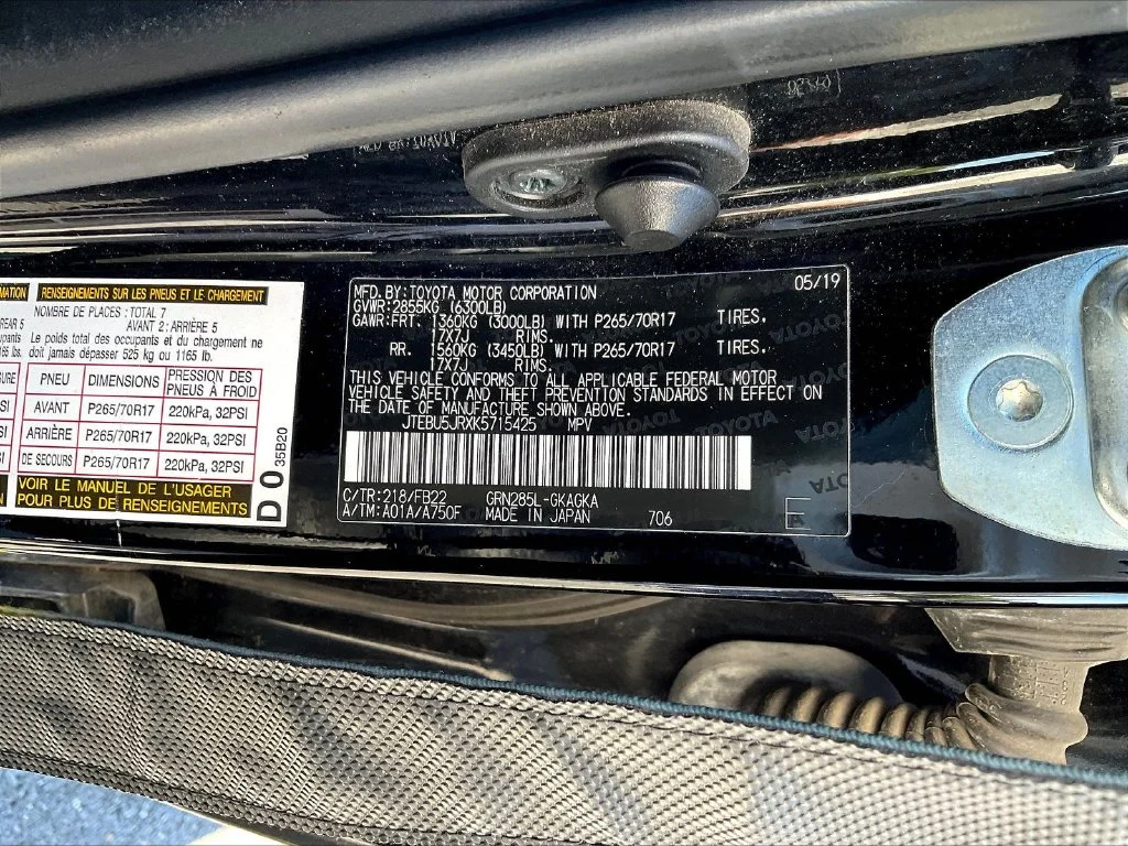 Used 2019 Midnight Black Metallic Toyota SR5 image 9