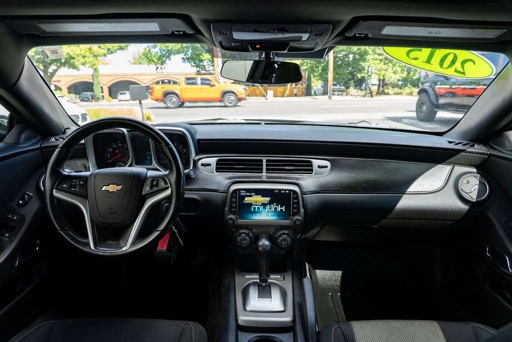 Used 2015 White Chevrolet 1LT image 9