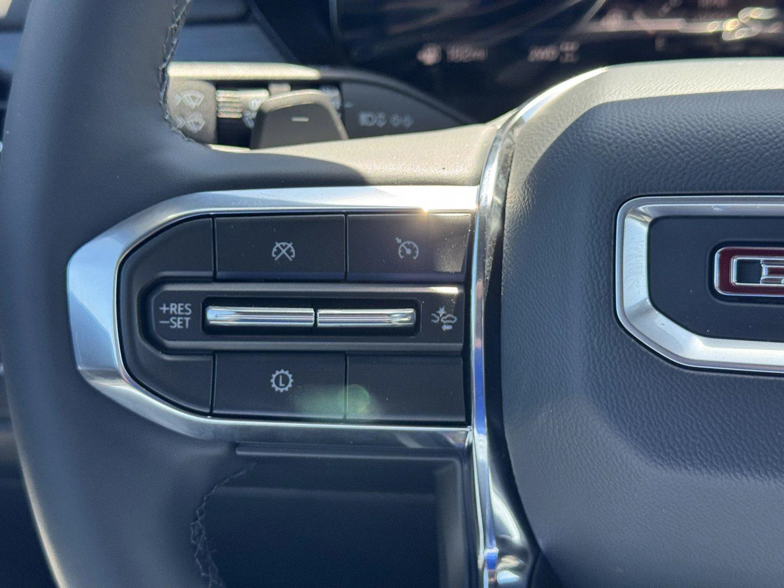 New 2026 Glacier White Tricoat GMC Elevation image 16