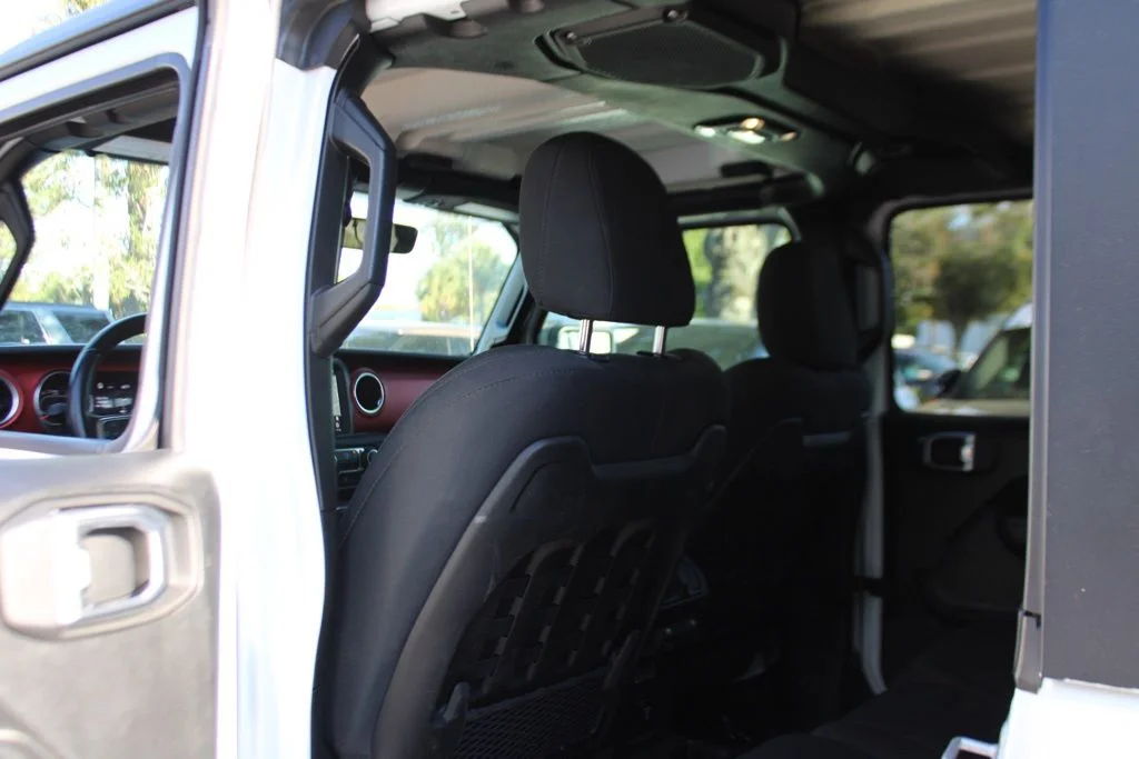 Used 2021 Bright White Clearcoat Jeep Unlimited Rubicon image 28