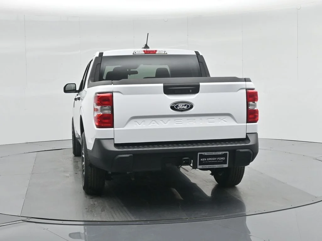 New 2026 Oxford White Ford XLT image 32