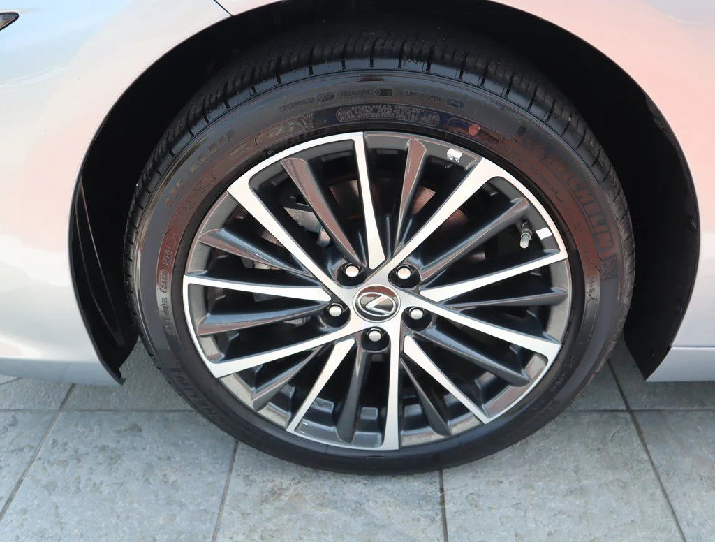 Used 2025 Silver Lexus 350 image 9