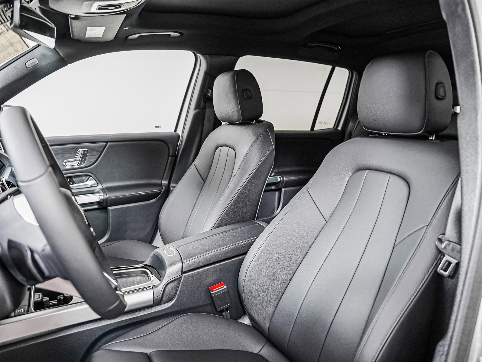 New 2026 Cirrus Silver Metallic Mercedes-Benz GLB 250 image 11