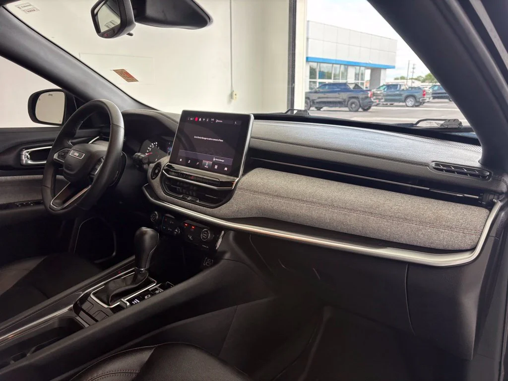 Used 2024 Black Jeep Latitude Lux image 37