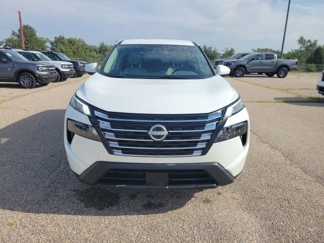 Used 2025 White Nissan SV image 17