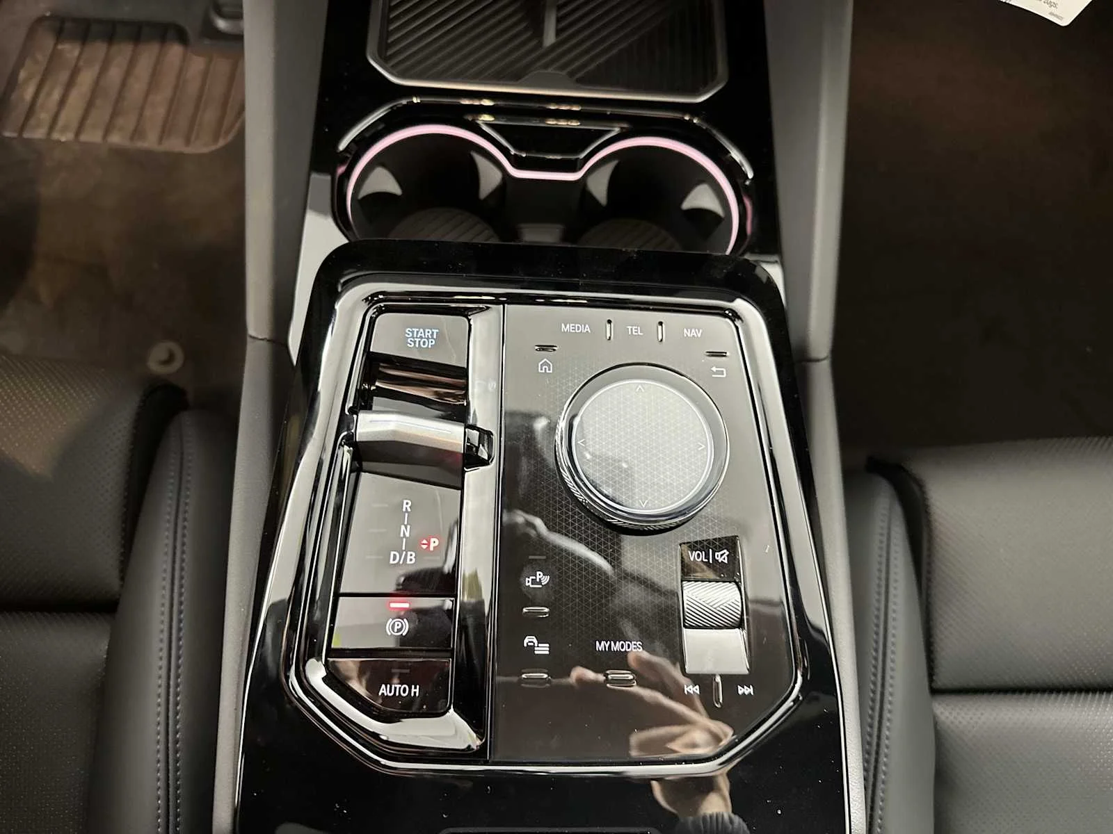 New 2026 Black Sapphire Metallic BMW xDrive40 image 16