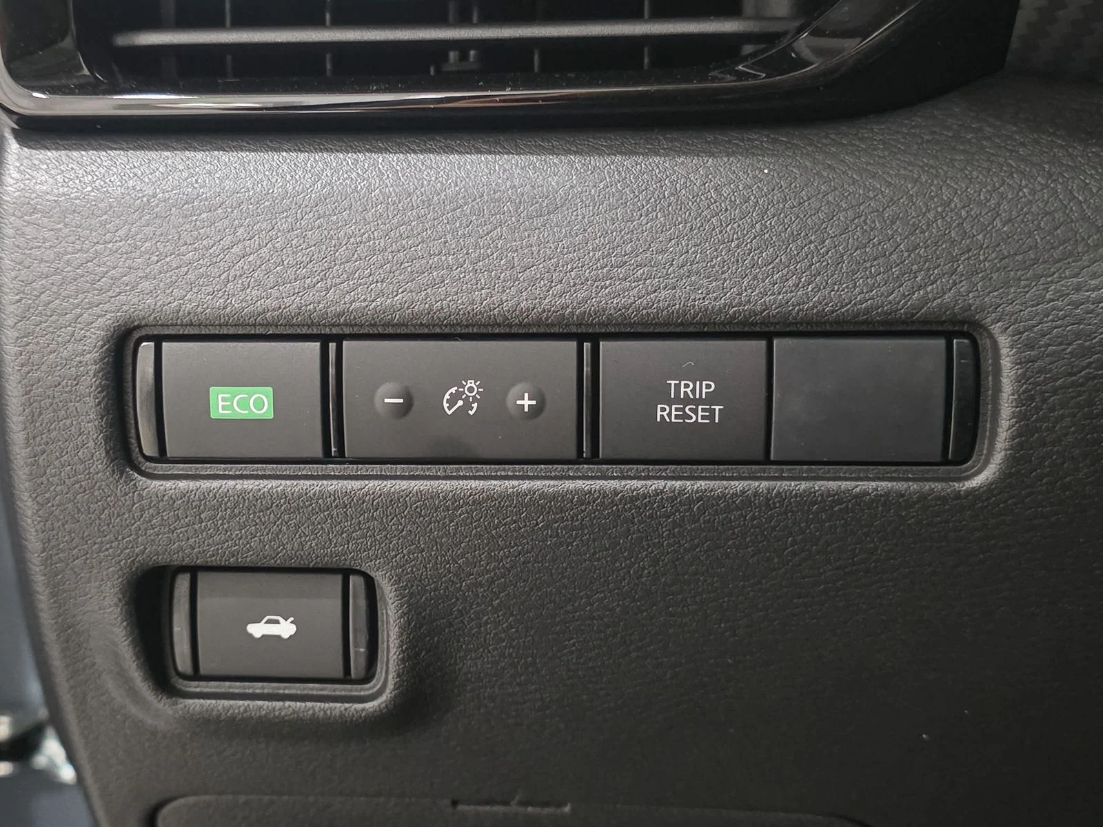 2025 Nissan Sentra SR - Photo 25
