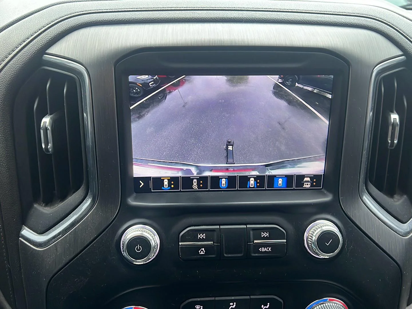 Used 2021 White Frost Tricoat GMC Denali image 23