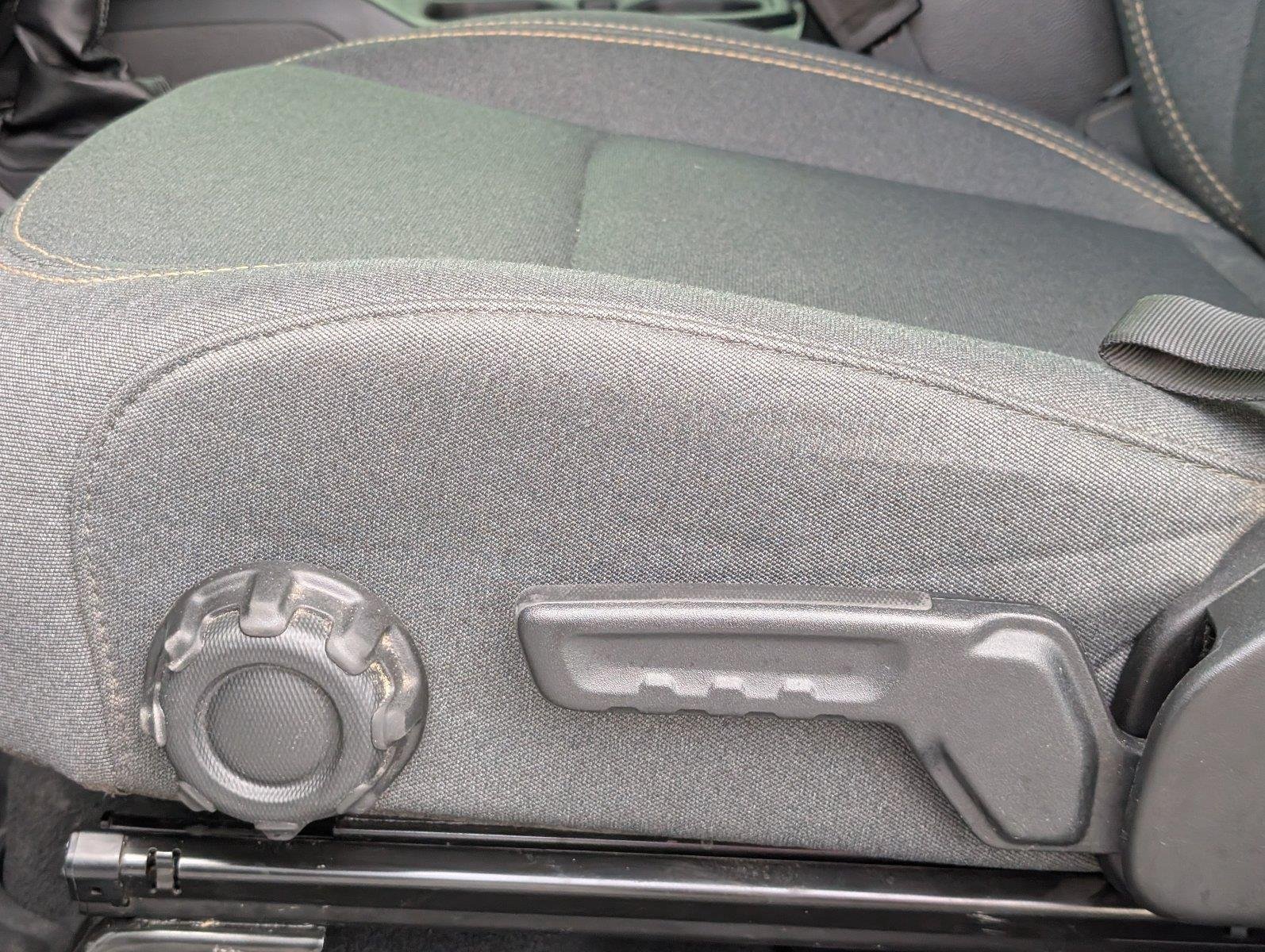Used 2025 Bright White Clearcoat Jeep Sport S image 15