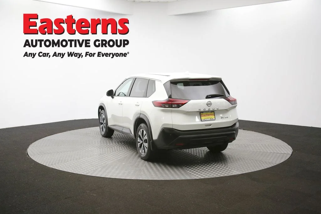 Used 2022 White Nissan SV image 63