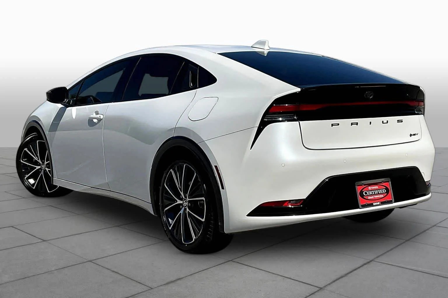 Used 2025 Wind Chill Pearl Toyota XLE image 12