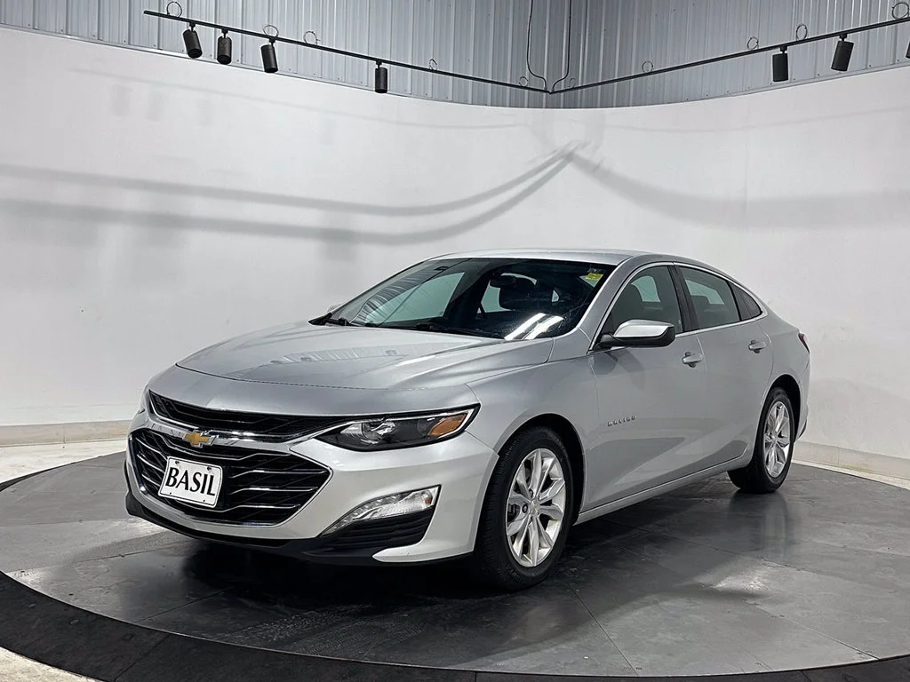 Used 2020 SILVER ICE METALLIC Chevrolet LT image 8