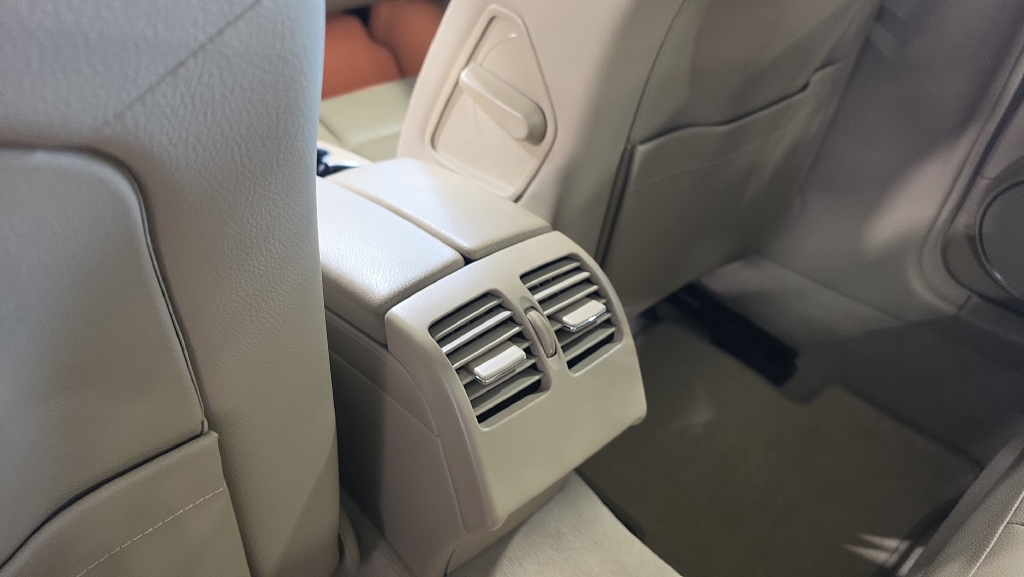 Used 2012  Mercedes-Benz C 300 image 18