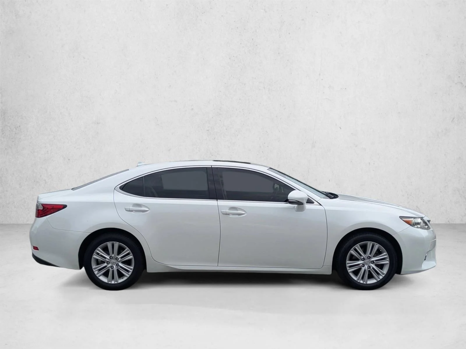 Used 2014 Starfire Pearl Lexus  image 4