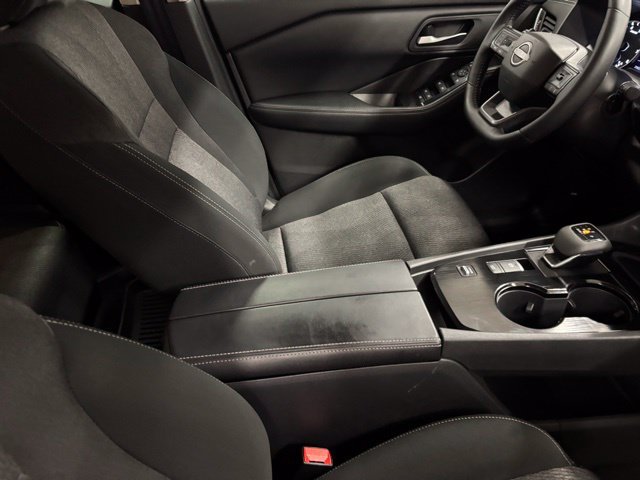 Used 2025 Silver Nissan SV image 21