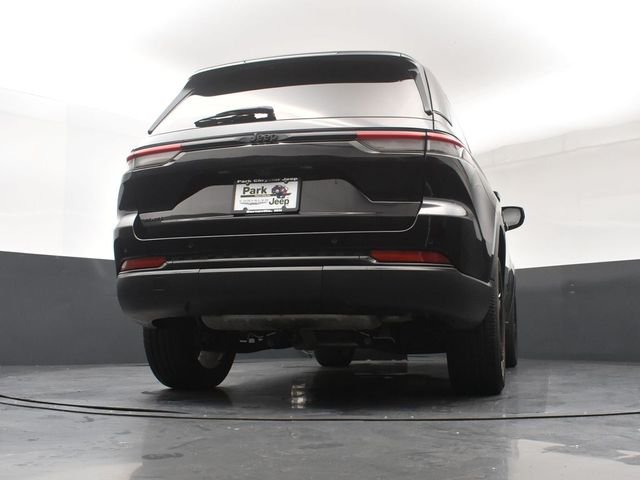 Used 2023 Black Jeep Altitude X image 17