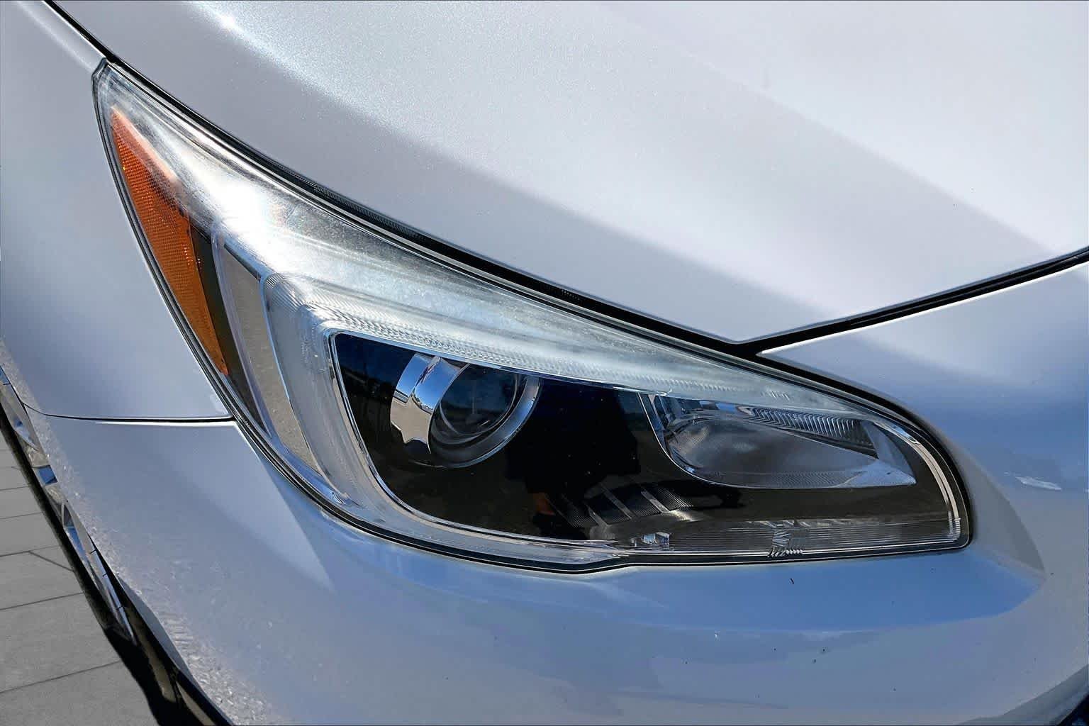 Used 2015 Crystal White Pearl Subaru 2.5i Premium image 27