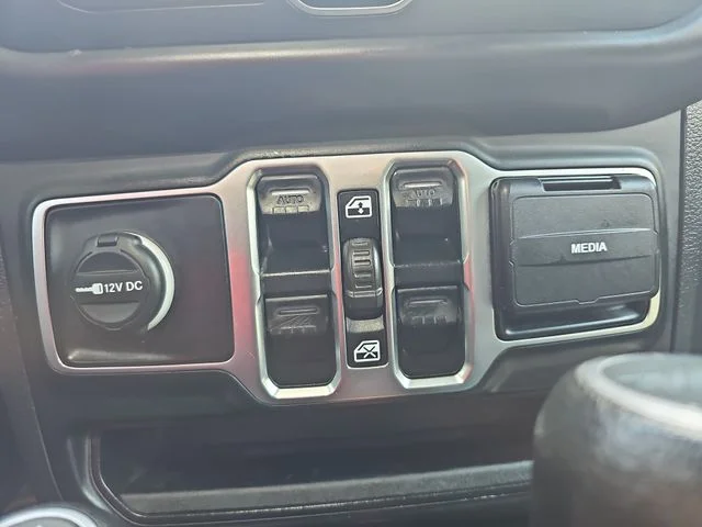 Used 2020 Silver Jeep Sport image 26