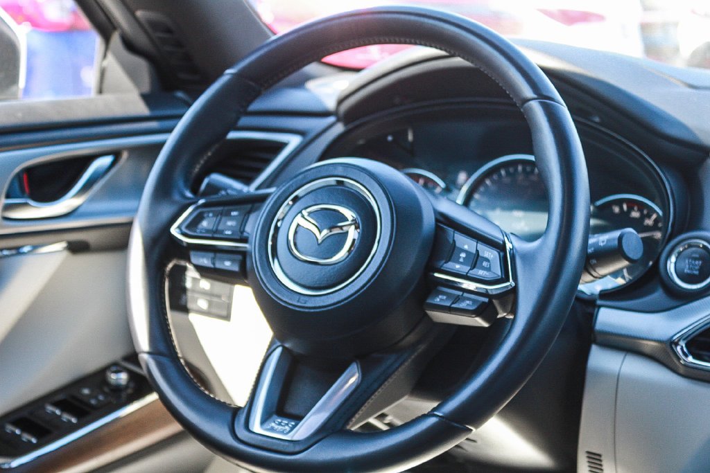 Used 2023 White Mazda Signature image 15