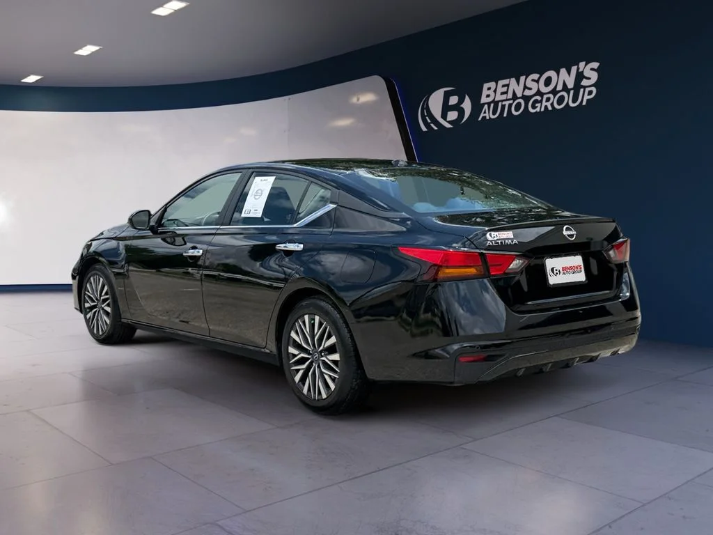 Used 2025 Black Nissan 2.5 SV image 3
