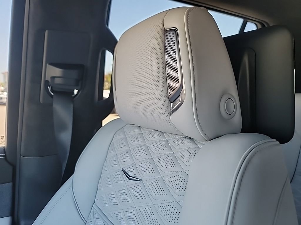 Used 2026 Vibrant White Tricoat Cadillac Platinum Sport image 31