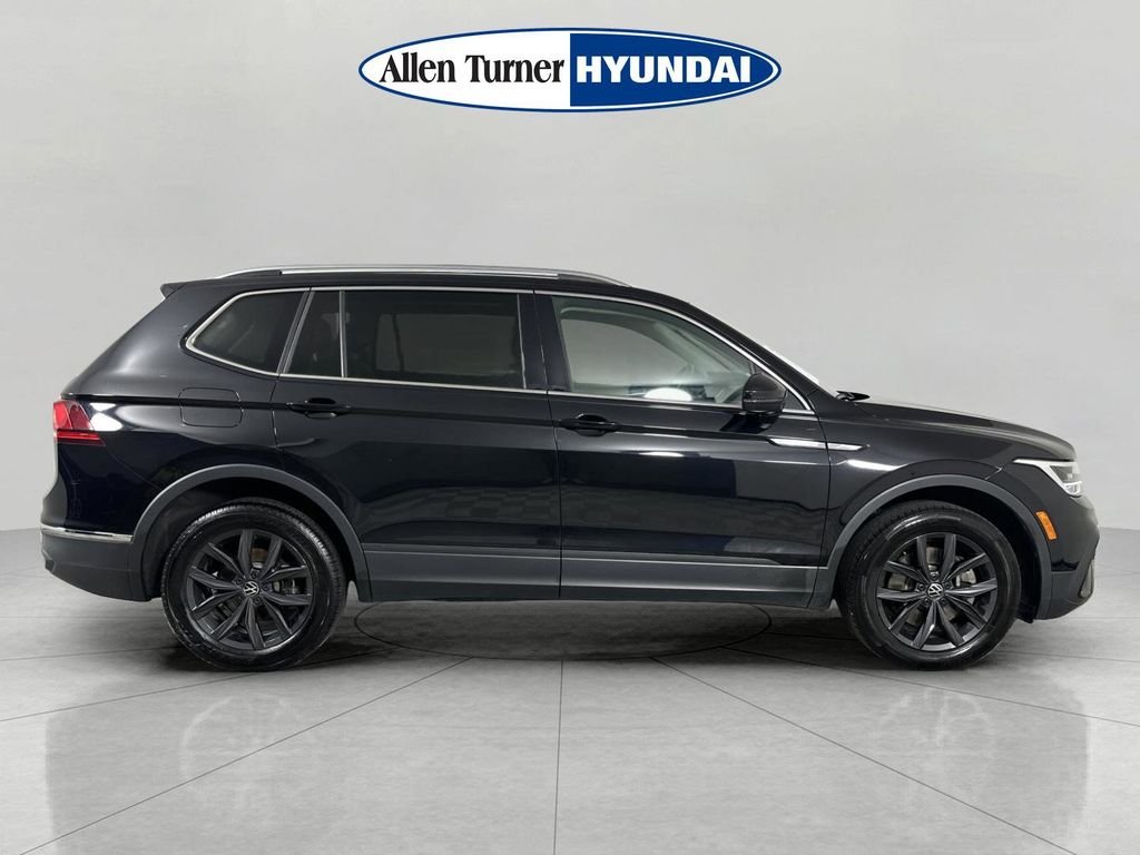 Used 2024 Deep Black Pearl Volkswagen 2.0T SE image 9