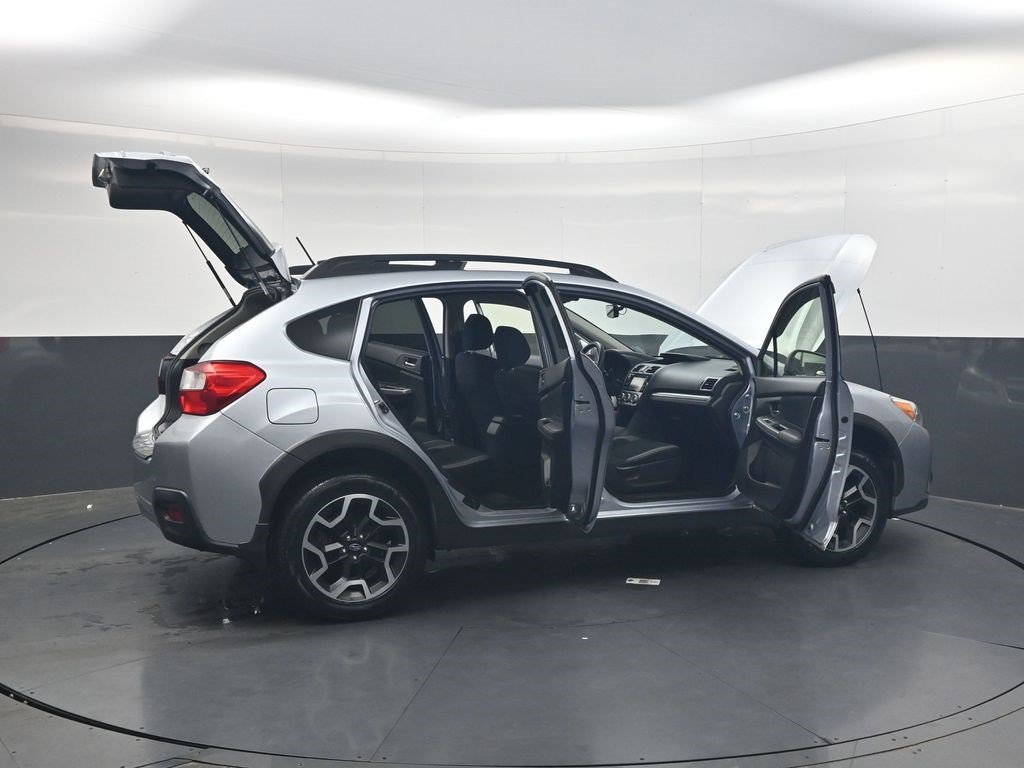 Used 2017 Ice Silver Metallic Subaru Premium image 33
