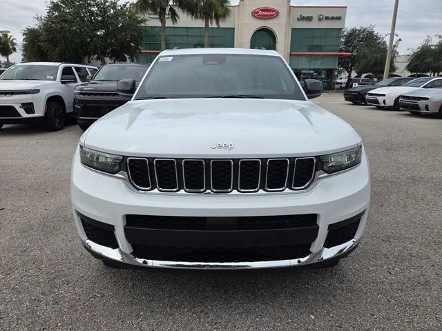 New 2026 Bright White Clear-Coat Exterior Paint Jeep Laredo image 18