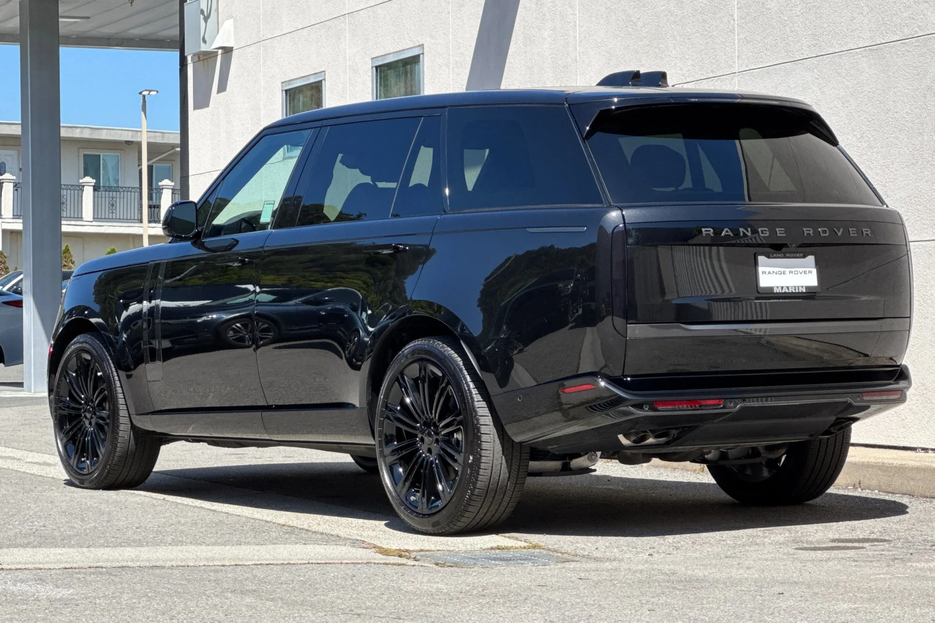 New 2026 Santorini Black Land Rover SE image 6