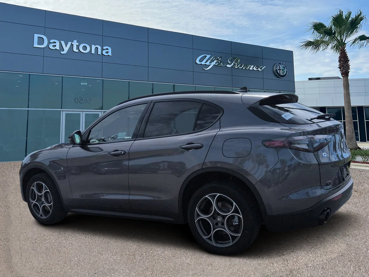 New 2026 Vesuvio Gray Metallic Exterior Paint Alfa Romeo  image 5