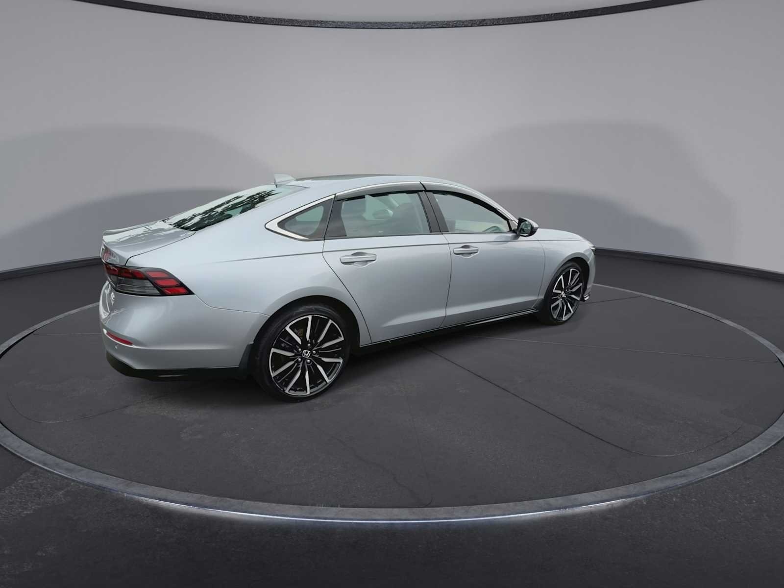Used 2023 Lunar Silver Metallic Honda Touring image 8