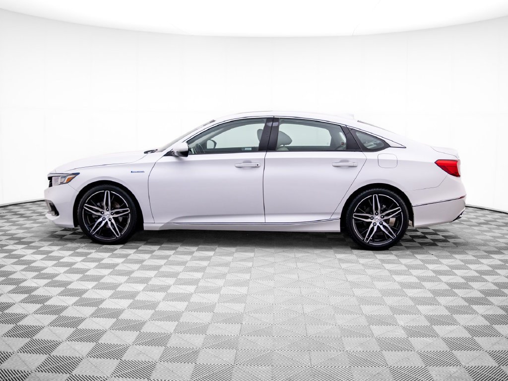 Certified Used 2022 Platinum White Pearl Honda Touring image 2