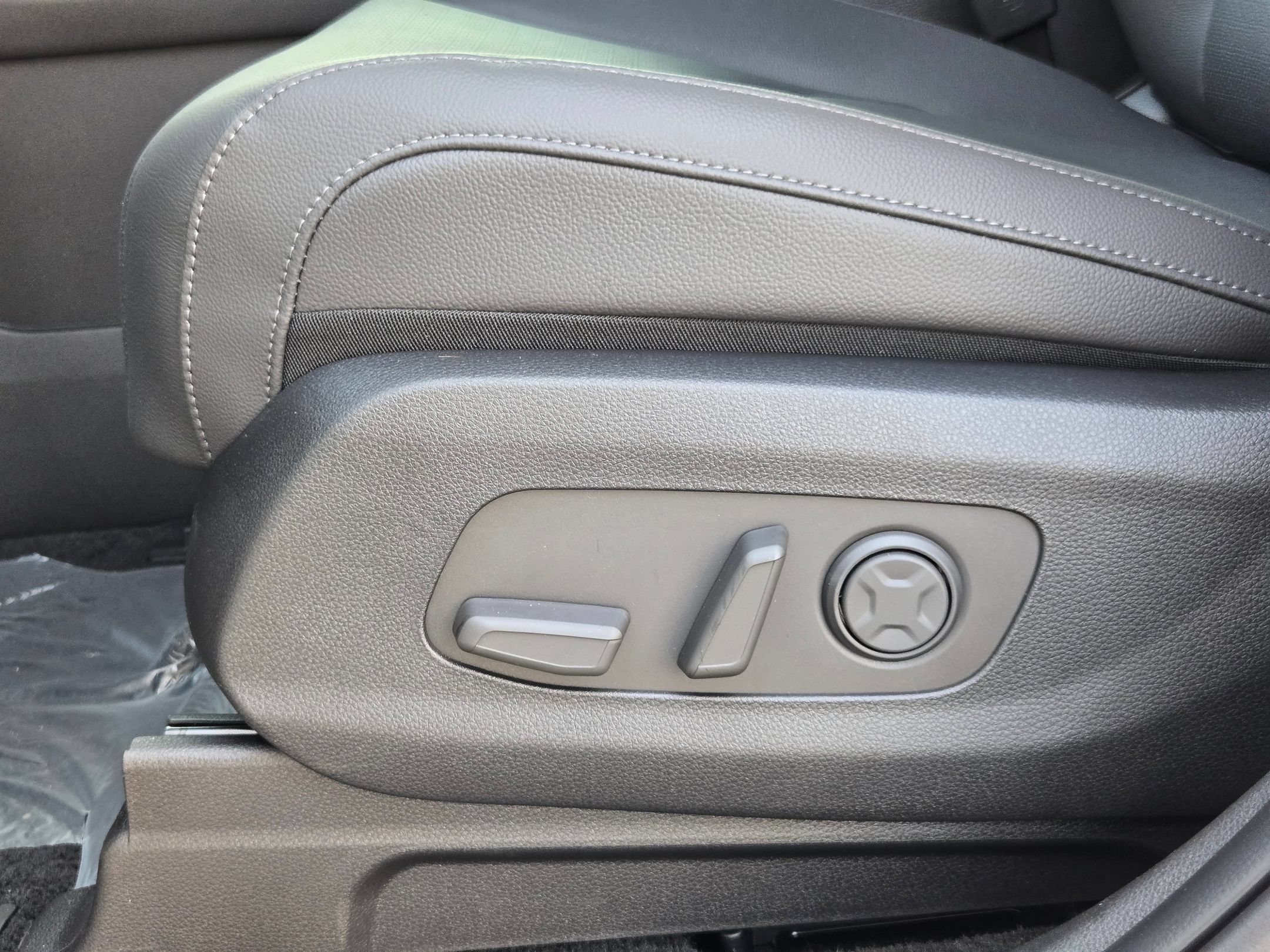 New 2027 Snow White Pearl Kia SX Prestige image 18