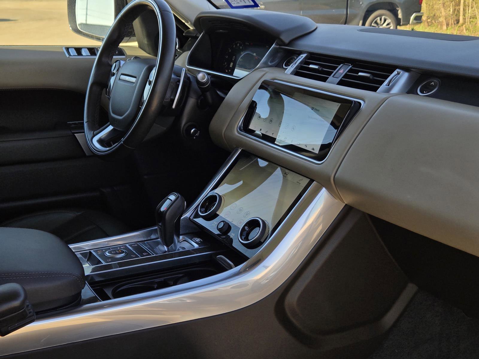Used 2019 Fuji White Land Rover Dynamic image 37