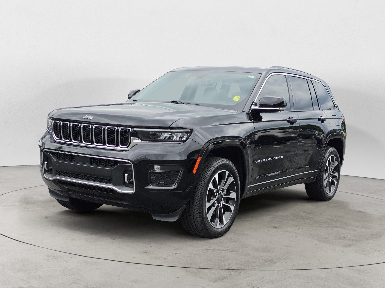 Used 2022 Diamond Black Crystal Pearlcoat Jeep Overland image 6