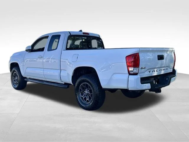 Used 2016 White Toyota SR image 3