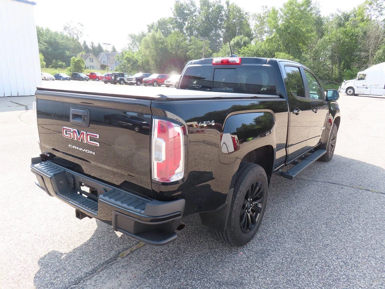 Used 2021 Onyx Black GMC Elevation 4x4 4dr Crew Cab 5 ft. SB image 4