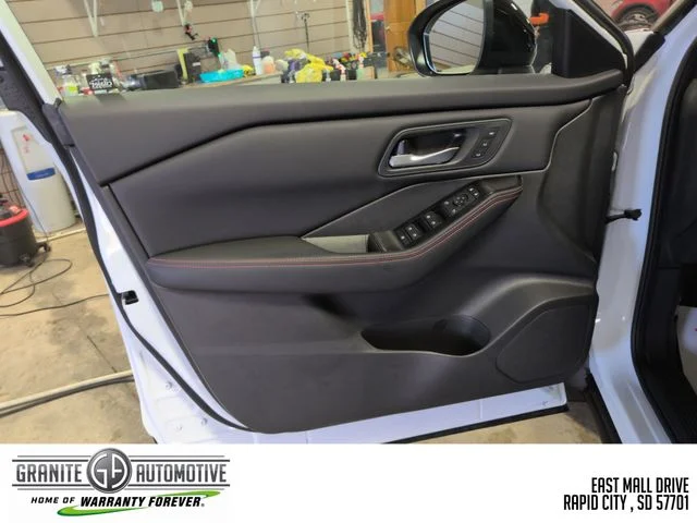New 2026 Everest White Pearl TriCoat Nissan Rock Creek® image 10