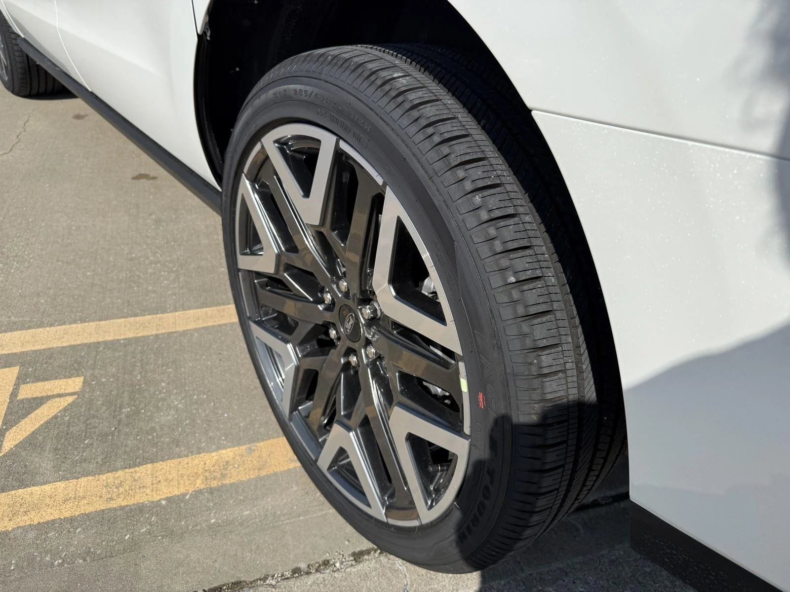New 2026 Star White Metallic Tri-Coat Ford MAX Platinum® image 6