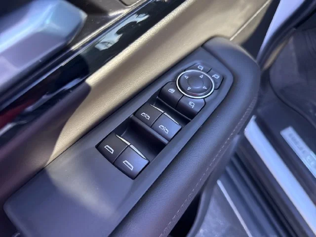 Used 2026 Polar White Tricoat Chevrolet High Country image 13
