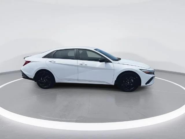 Used 2026 White Hyundai SEL Sport image 9