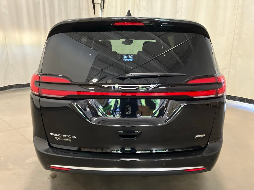 New 2027 Diamond Black Crystal Pearl-Coat Exterior Paint Chrysler Select image 25