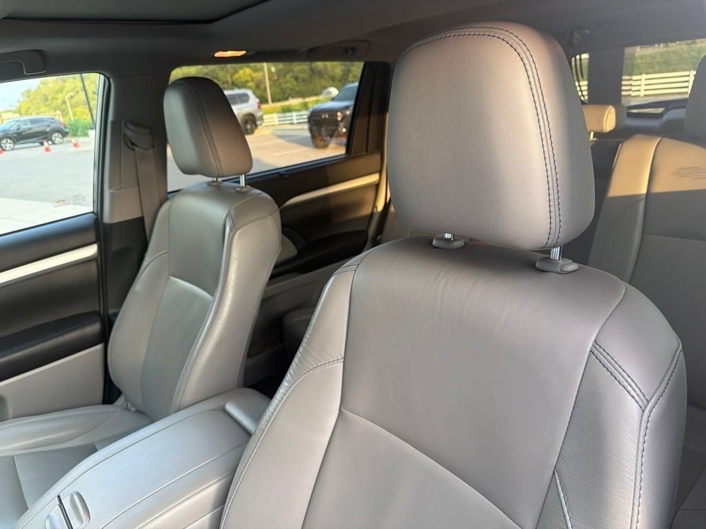 Used 2019 Predawn Gray Mica Toyota SE image 25