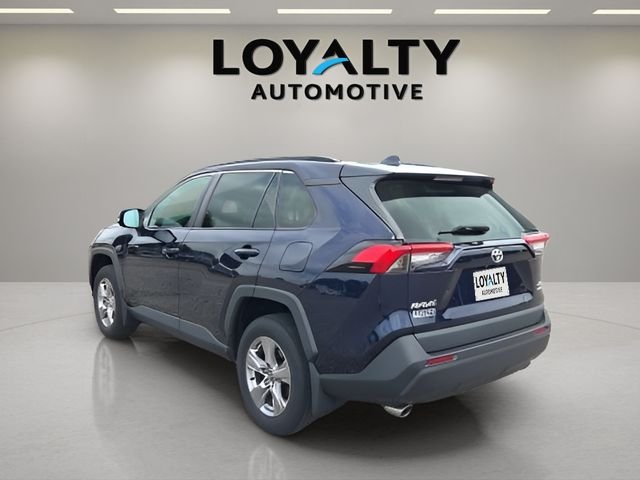 Used 2023  Toyota XLE image 3